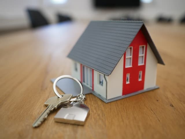Immobilienmakler in Düsseldorf - Titel 1 Energieausweis beim Immobilienverkauf.